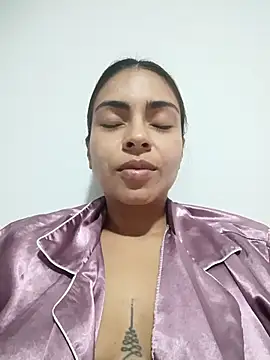 Webcam Model (Ivanna2)  is live.Free join now!