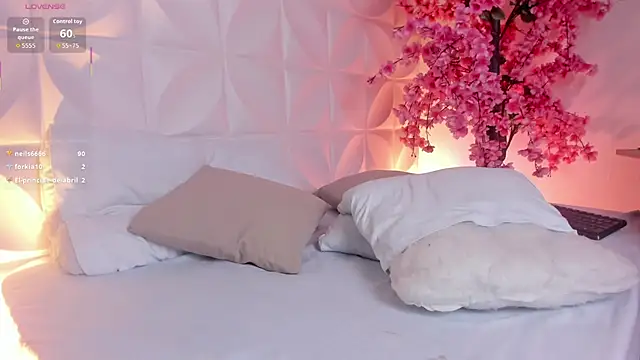 lindaa_natashaa_ webcam