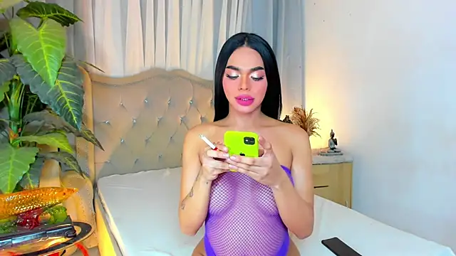 MochaliciousTransOnTop webcam