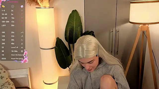 adameshoyer (F teen) - Spanking my ass hard 20 slaps