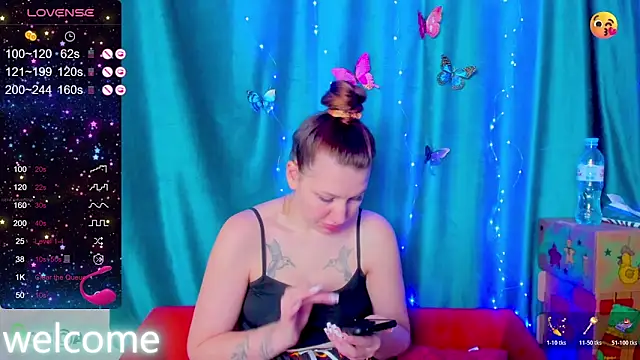 LillyRayRay webcam stripchat model stream image