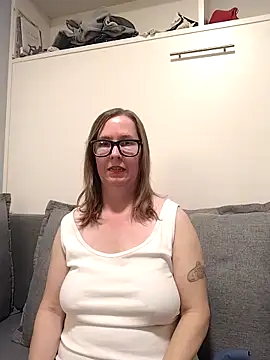 Webcam Model (SweetandNaughty1)  is live.Free join now!