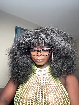 WomanNextdoor1 webcam