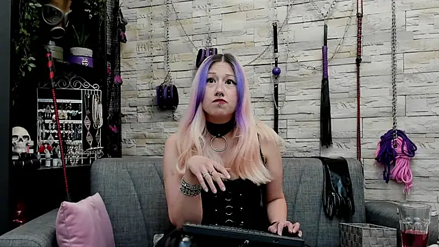 CruelMistress webcam