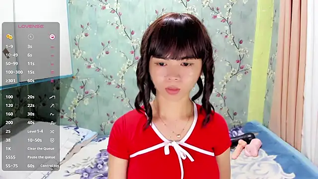 UrHotSexyShine webcam