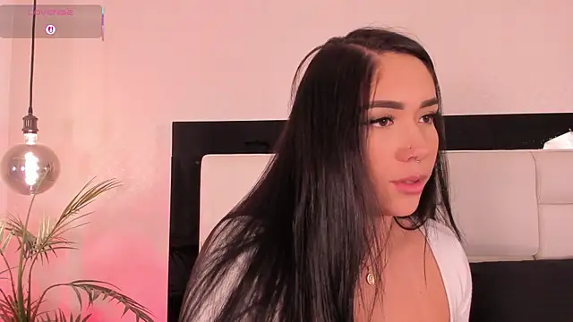 Nikki_vega