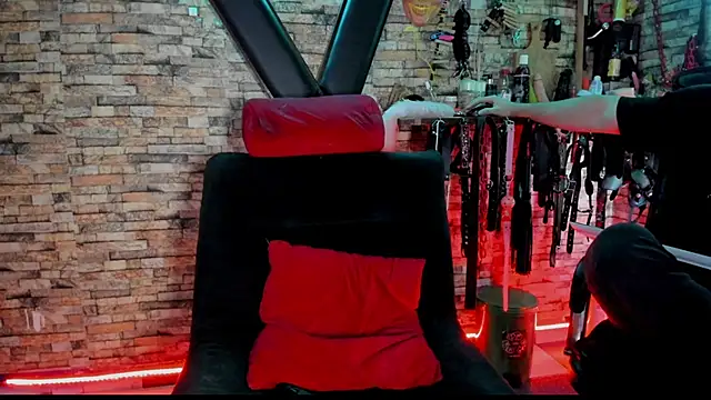 Liltildeman_moon webcam