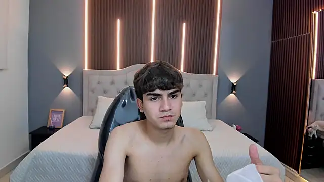 Tommy18__ webcam