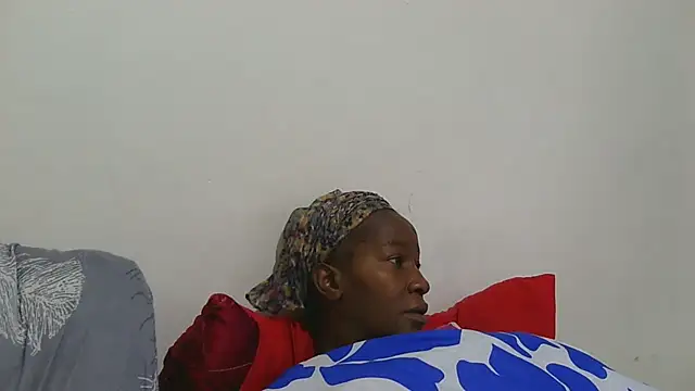 sluttylaura21 webcam