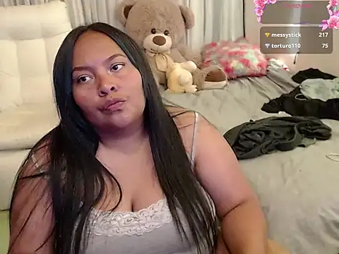 yvonne_jlove webcam stripchat model stream image