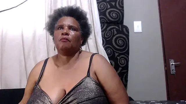 GrandBustyMelon webcam