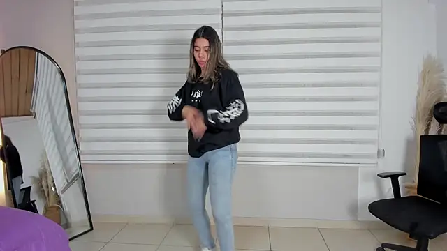 Rachell_criss webcam