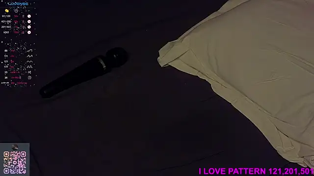 Hollara_Bangg webcam