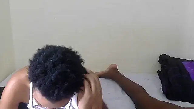 Miss-Hennessy webcam