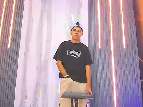 Tommy_bigcock19 webcam