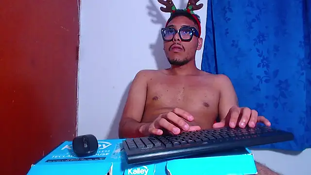 LatinWolfBoy webcam