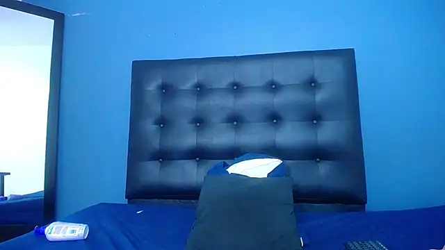 naughty_bigass_18 webcam