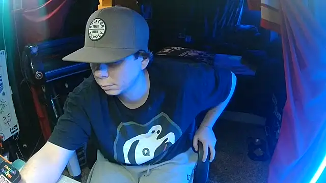 bowerboi (M young) - Shirt Off