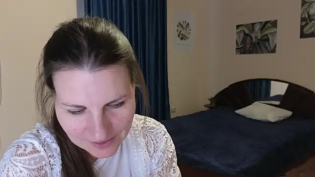 Mirabelle_Velvet webcam