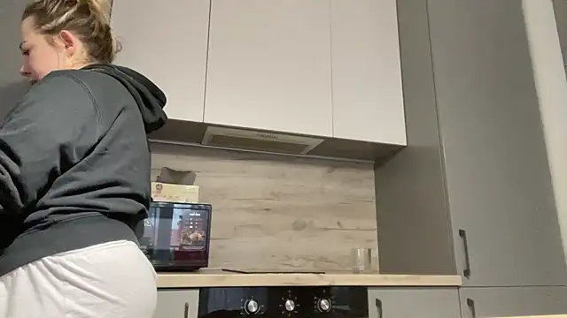 Embersweetbunny webcam