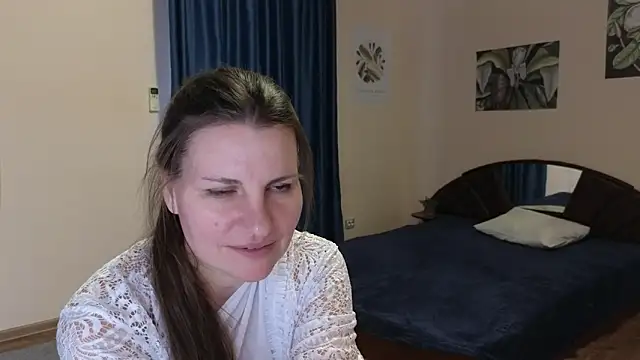 Mirabelle_Velvet webcam