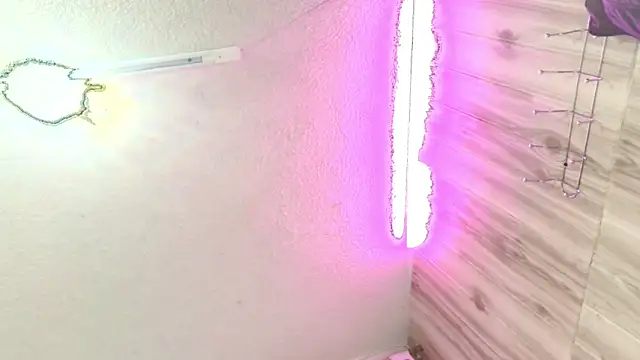 n4ughty_friends webcam