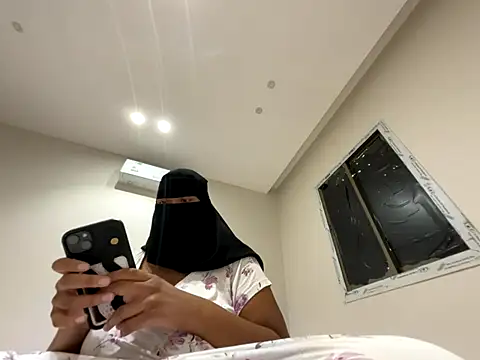 submissive_arab (F young) - Get on my hands and knees and be cat 🐈‍