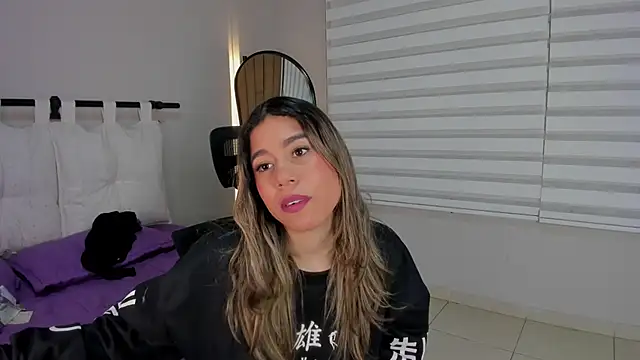 Rachell_criss webcam