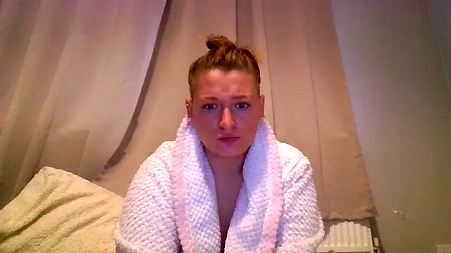 RUBY-ROSE-SWINGS webcam