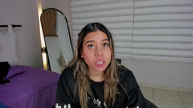 Rachell_criss webcam