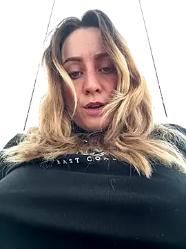 Webcam Model (Puzdosia)  is live.Free join now!