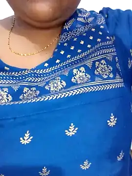 attractive-_girl - Attractive-_Girl's free webcam