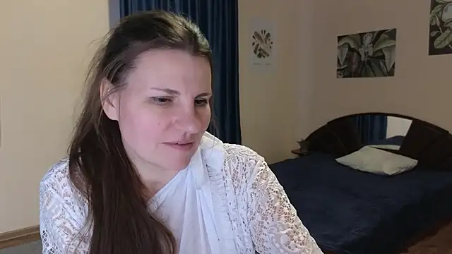 Mirabelle_Velvet webcam