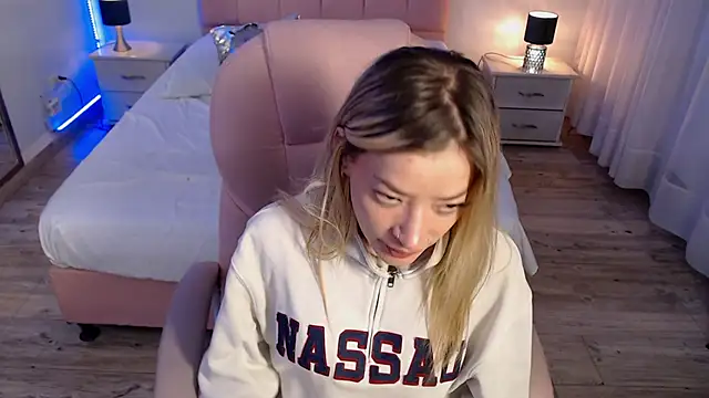 zoe_jones13 - Zoe_jones13's free webcam - UK Sex Cams