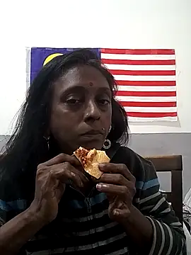 mamakarma1403 webcam