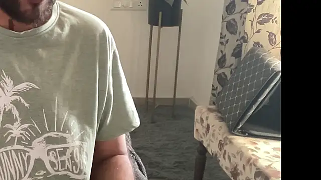 MakeMeAwareAah webcam