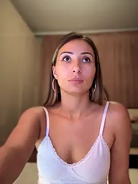 LetsFunKARINA webcam