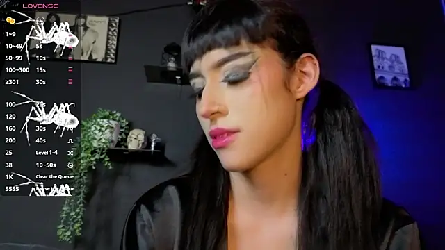 dahlia_darkwood webcam