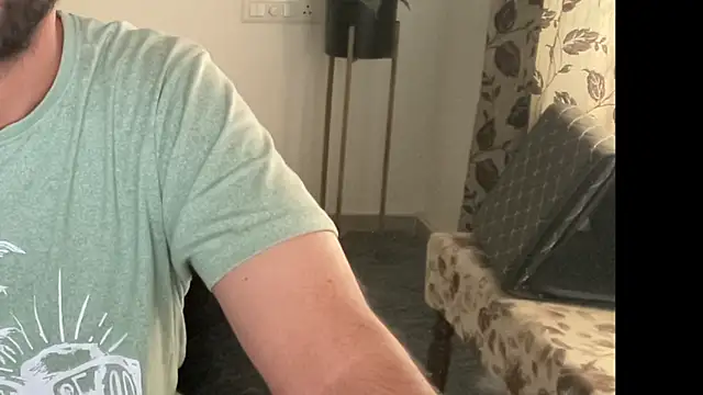 MakeMeAwareAah webcam