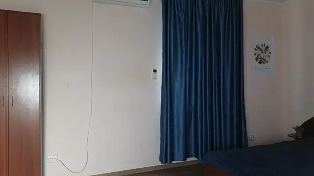 Mirabelle_Velvet webcam