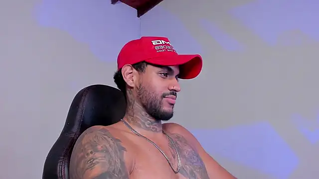 luigivitale_1 - LuigiVitale_1's free webcam - UK Sex Cams