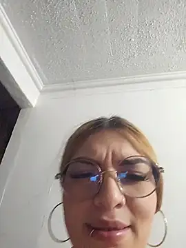 Webcam Model (mila_curvy)  is live.Free join now!