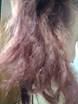 Scarlet_curly webcam