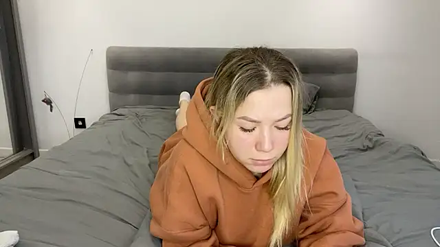 Embersweetbunny webcam