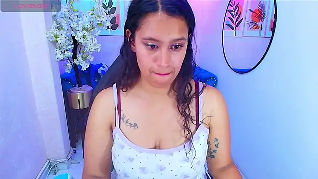 lili_rousx - Lili_rousx's free webcam