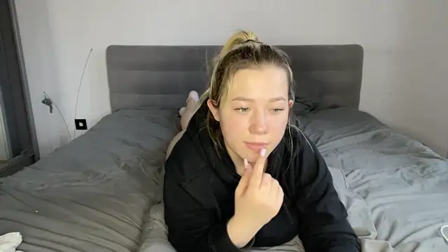 Embersweetbunny webcam