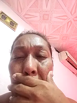 Webcam Model (Naomi-Mature)  is live.Free join now!