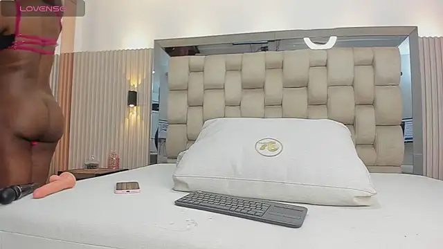 nicolee_jonnes webcam