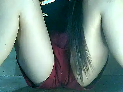 PinaySkinnyGirl webcam