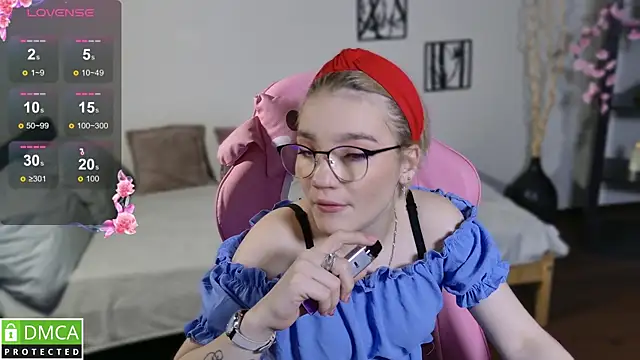 Megan_Lora webcam